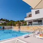 Alkiviades Villa Theletra